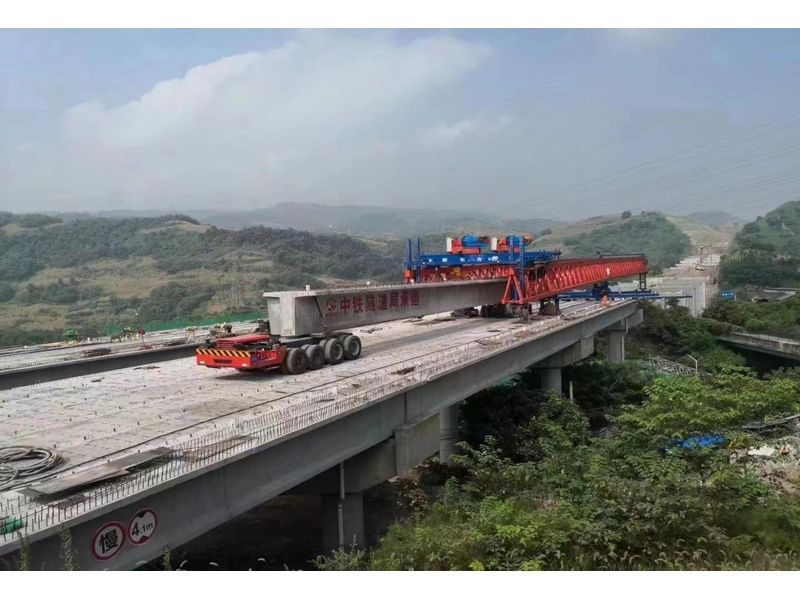 中鐵一局集團第二工程有限公司機場第二通道迎賓路高架工程-一期箱梁架設(shè)工程